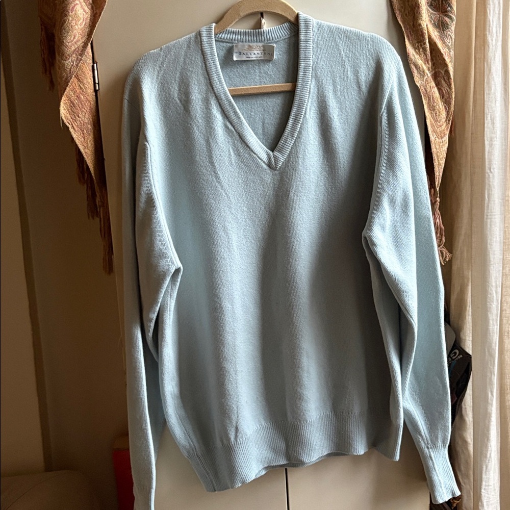 Ballantyne V-Neck Cashmere Sweater
